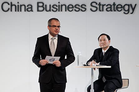 På presskonferensen i Peking sa Volvo-chefen Stefan Jacoby att målet nu ligger på 800 &nbsp; 000 bilar per år. Foto: SCANPIX