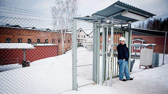 Nermin Basic, järnbruklsklubbens ordförande på Outokumpu Stainless i Långshyttan: "Vi står för ungefär 1 procent av koncernens totala förlust.Att då lägga ner en liten anläggning som vår påverkar inte mycket av helheten. Däremot är beslutet förödande för vår bygd". Foto: MARIA HANSSON