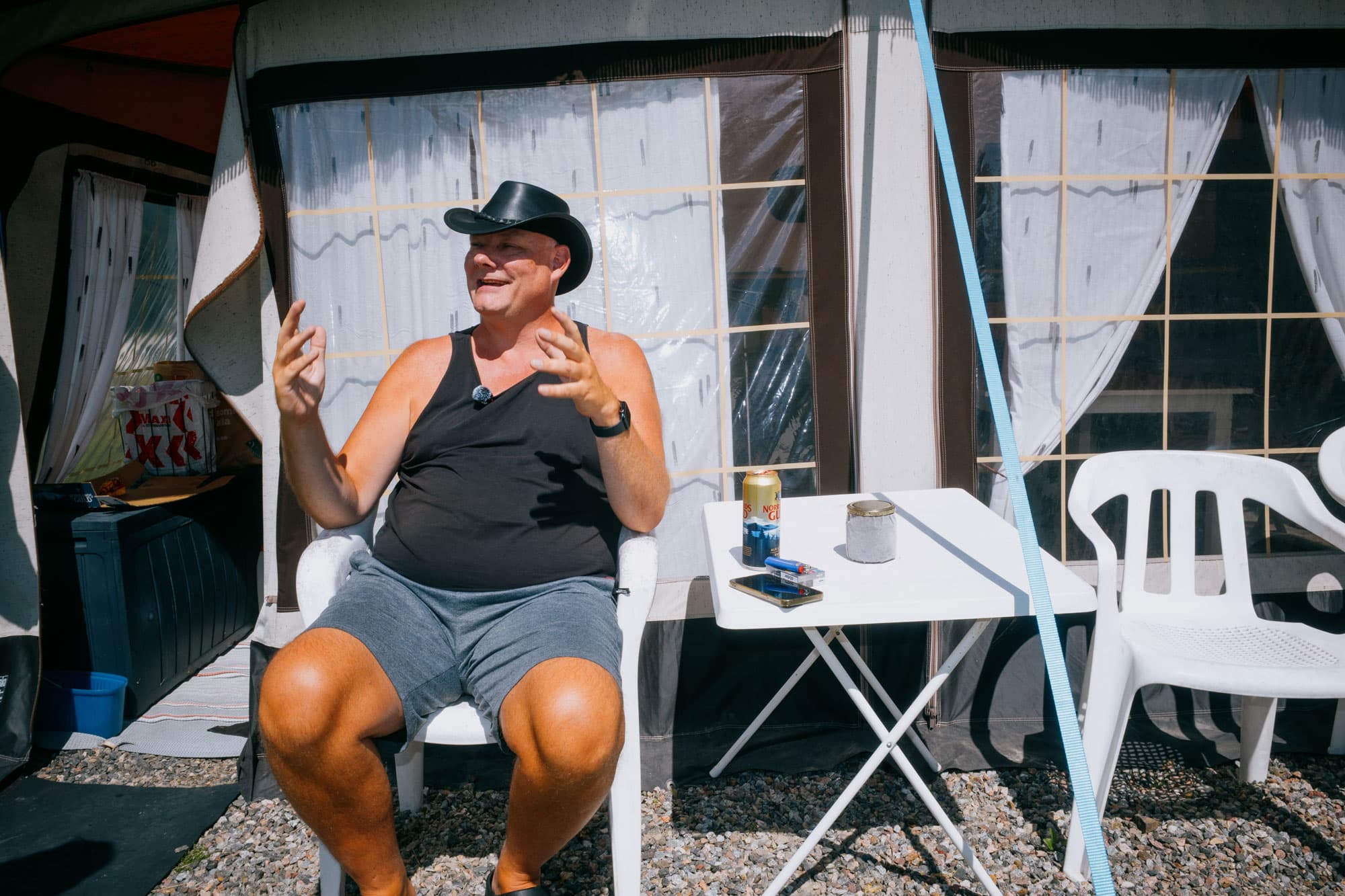 Jimmy Öberg lär ha campingens äldsta husvagn. Foto: Edvin Bergh