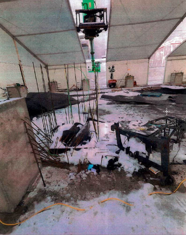 Bild på olycksplatsen där Arvid miste sin arbetskamrat och arm. Foto: Polisens förundersökning