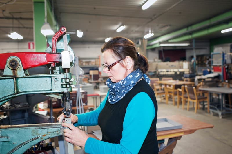 Halina Kubiak stansar askar till Svensk Filmindustri.