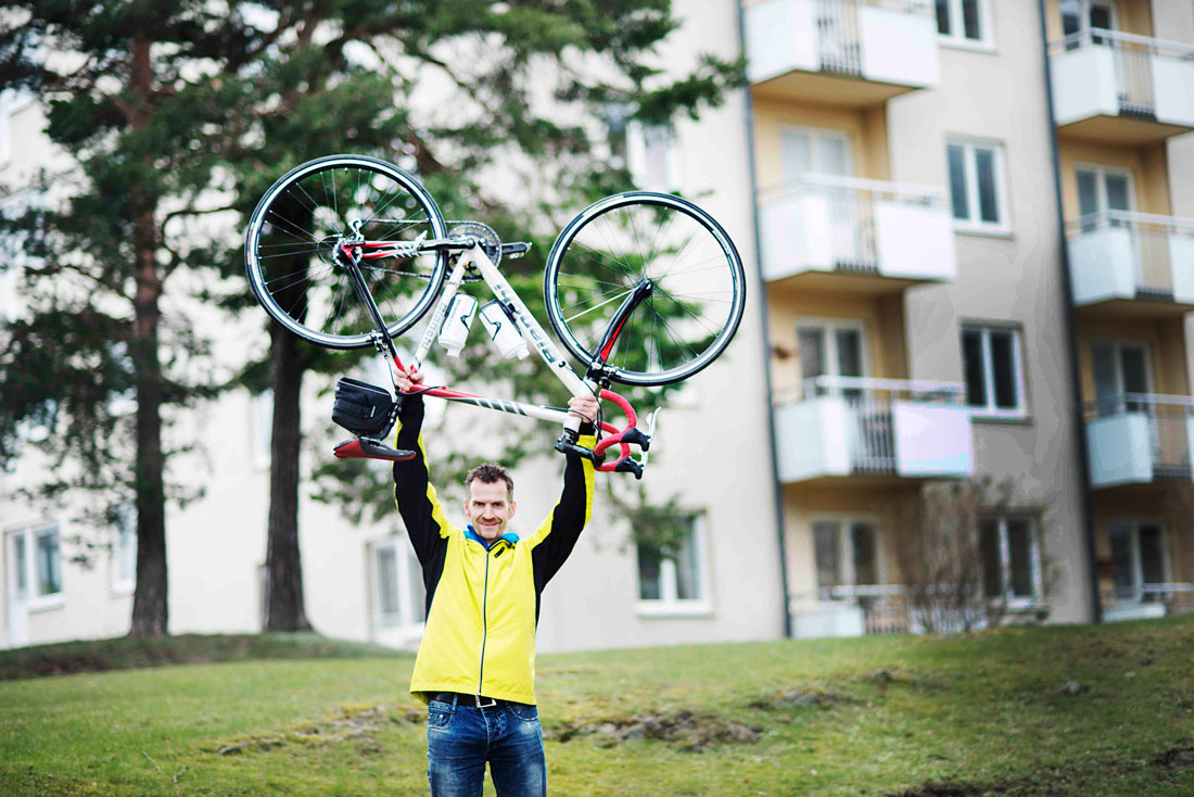 "För två år sedan gjorde jag klassikern. Jag hatar att åka längdskidor, men gjorde Vasaloppet på 9,5 timme. Vätternrundan gick bra för jag kör mycket spinning." Foto: Maja Brand