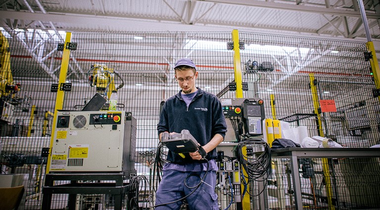 Innan Pontus Wallin fick sitt ansvarsfulla jobb fick han liksom flera andra på bruket åka till Wales och utbilda sig. Foto: David Lundmark