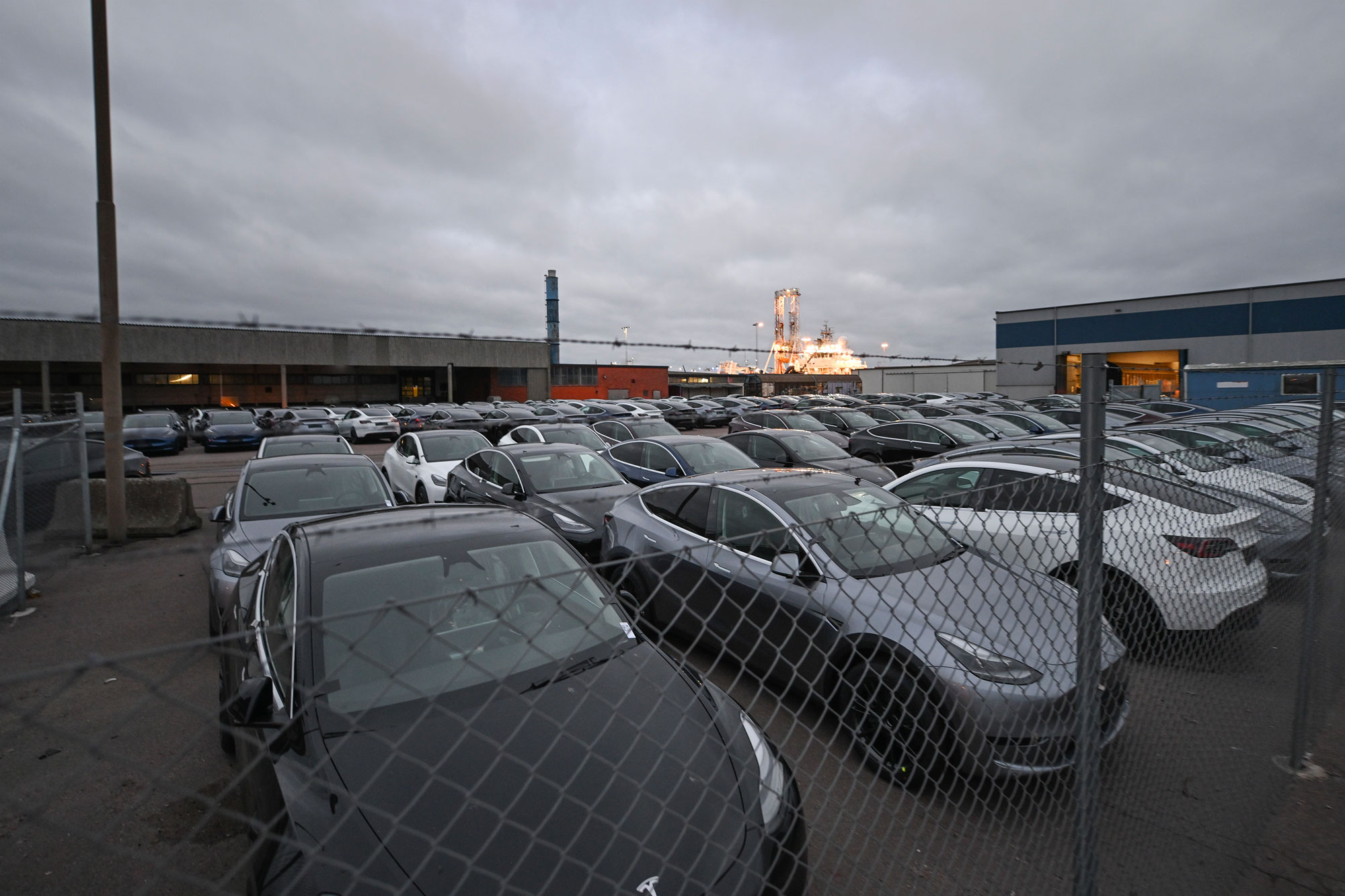 Uppställningsplats för Tesla i Trelleborg. Foto: Axel Schiller.