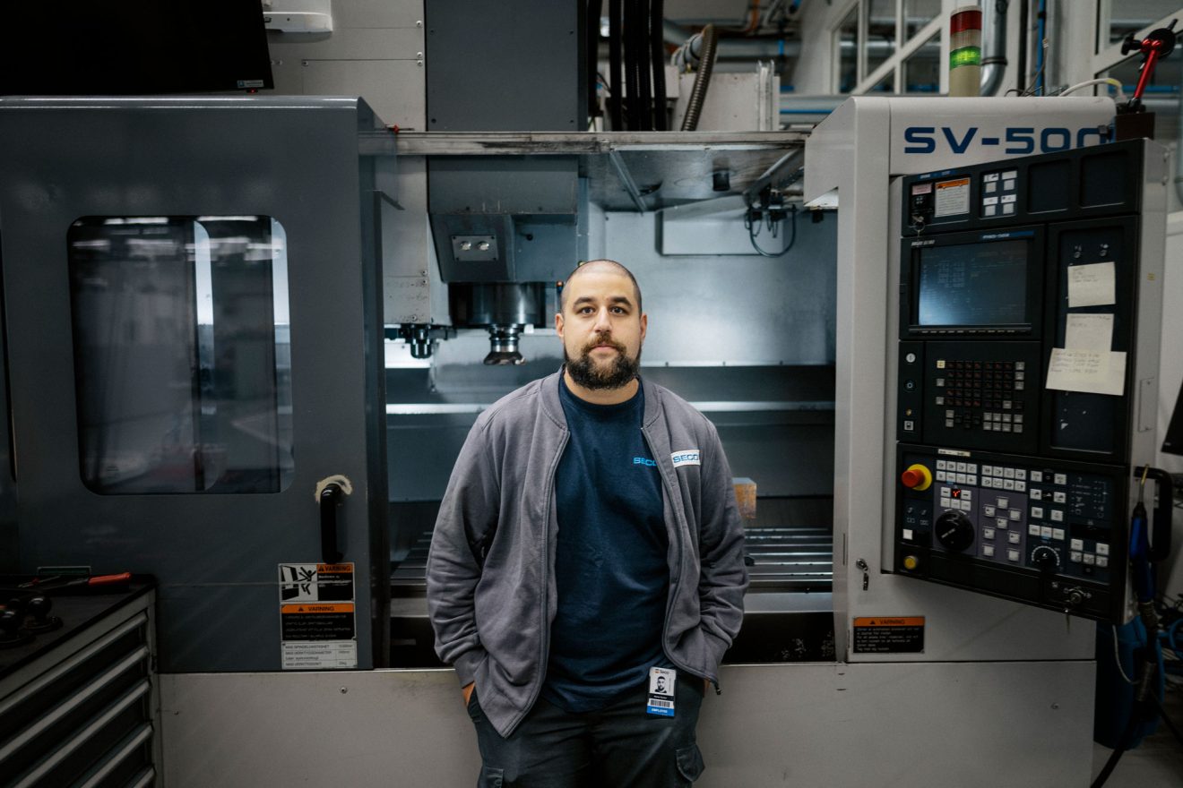 Koray Nyman, CNC-tekniker på Seco tools i Fagersta. Foto: David Lundmark