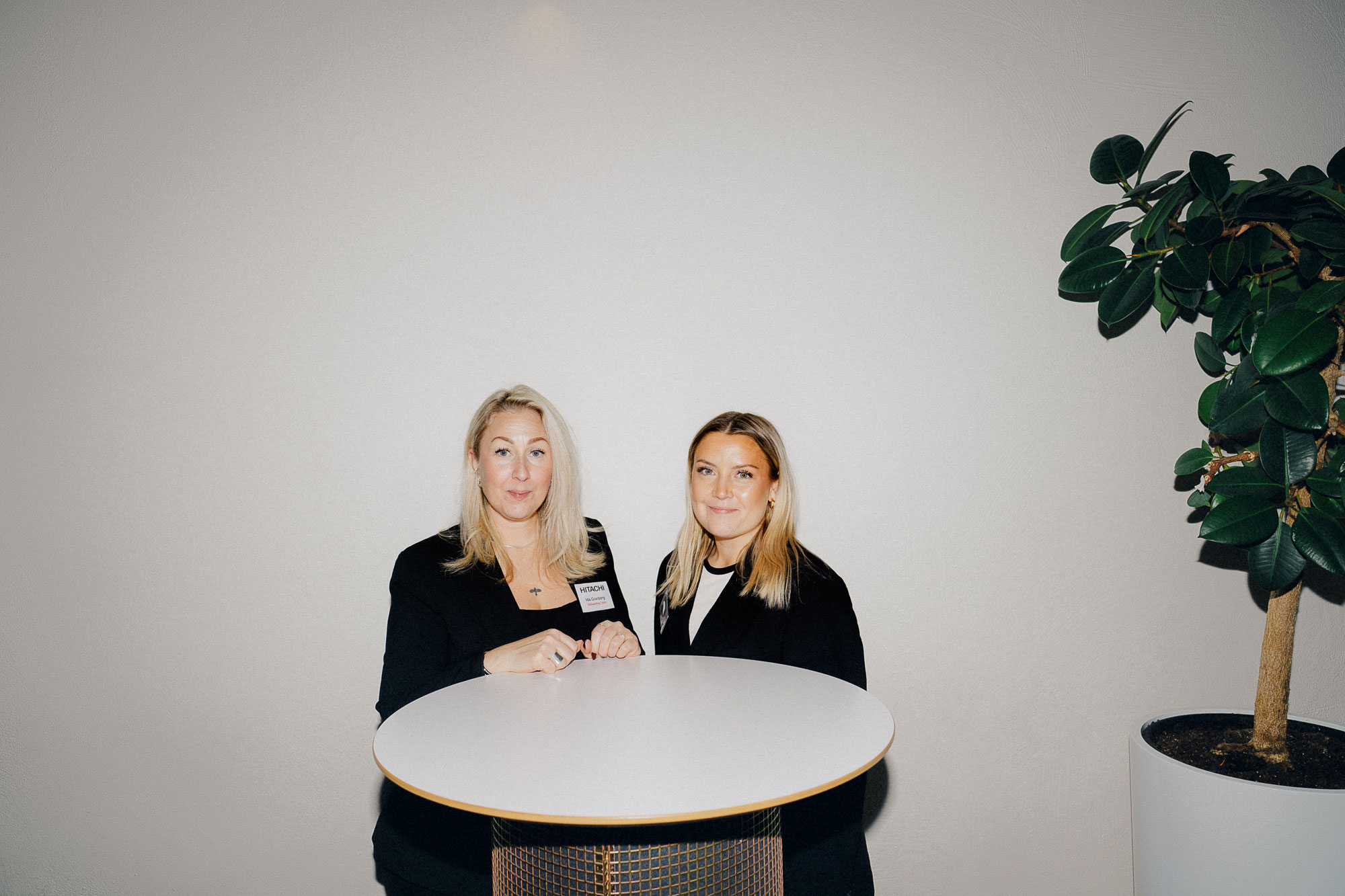 Ida Granberg och Kajsa Olenius från Hitachis onboarding team. Foto: David Lundmark