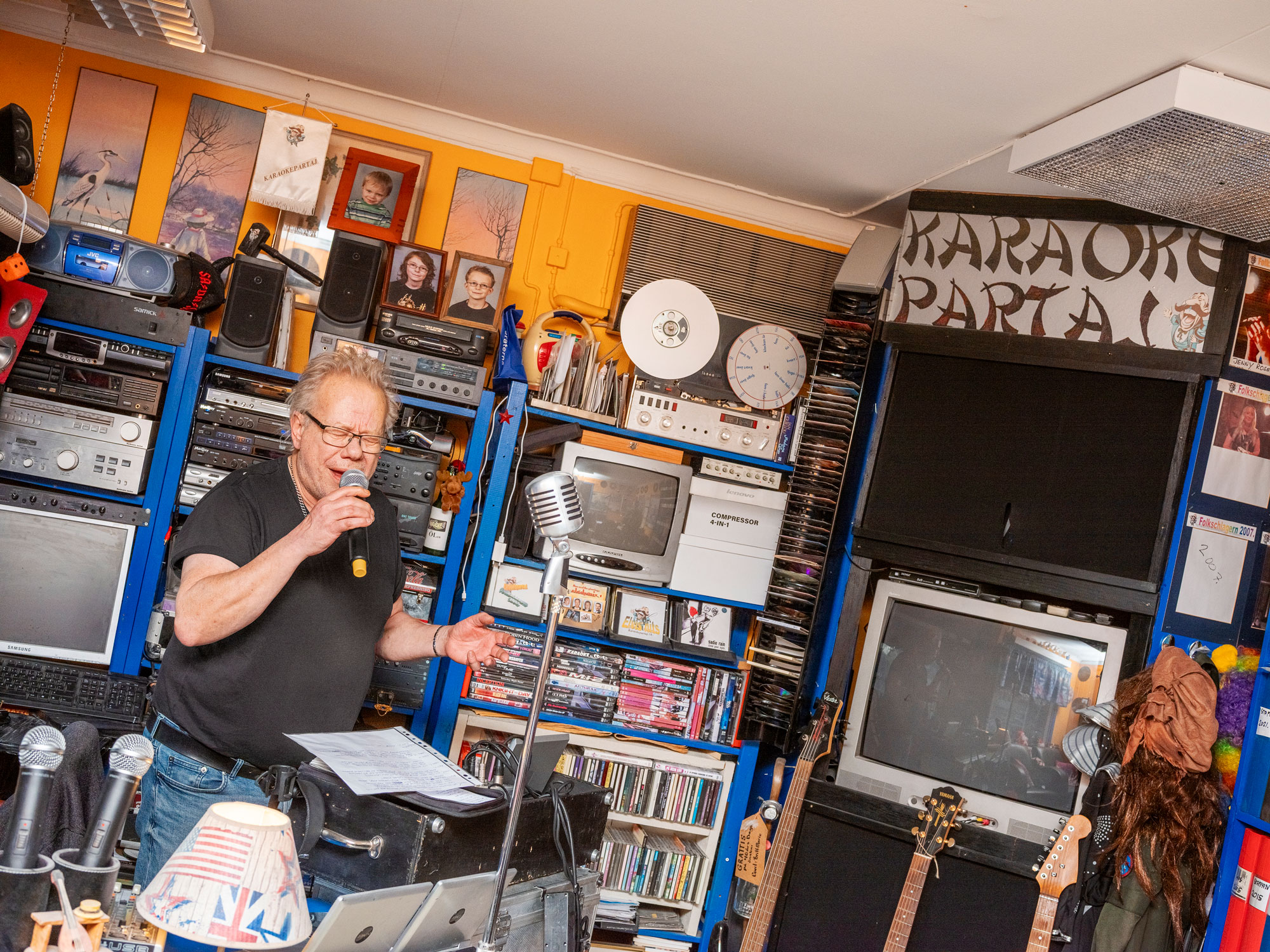 Staffan Löwenberg tar ton – sedan sjunger han ut sitt missnöje mot gruvan. Foto: Hampus Lundin