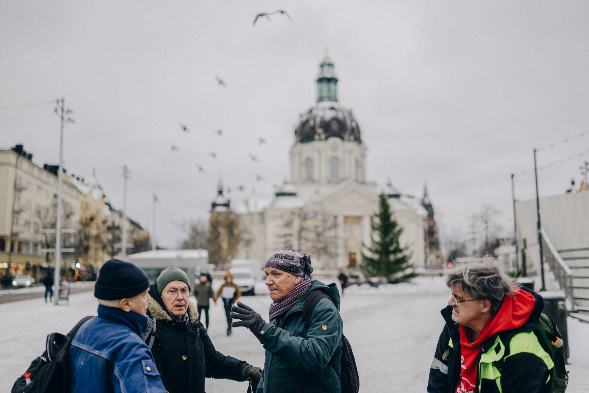 Åke Gylfe, Erik Dahlrot, K-G Wanngård och Alfonso Ramirez bestämmer vilka gator de ska gå. Foto: David Lundmark