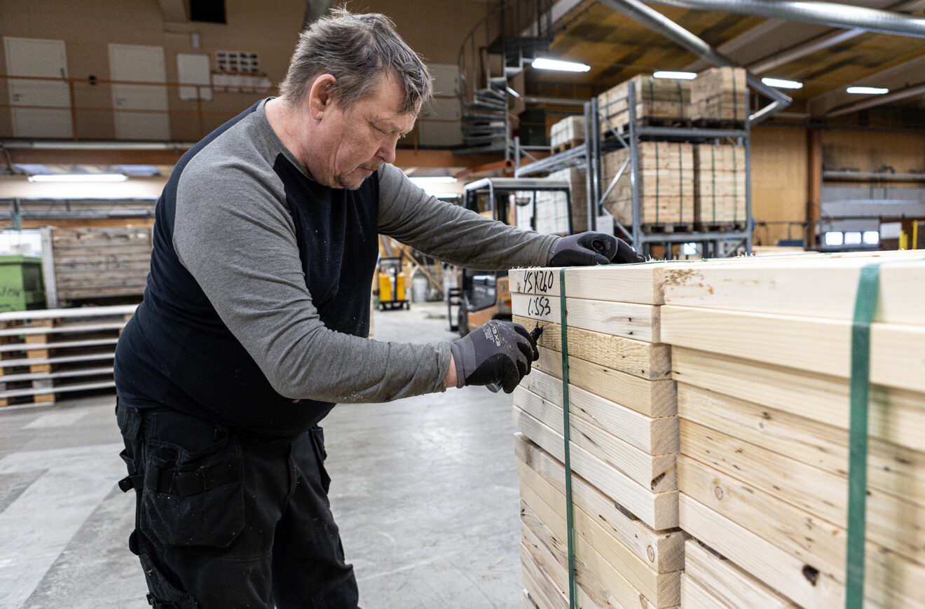 Per Nilsson är en av dem som fortfarande arbetar fyradagarsvecka. Foto: Linnea Lindmark