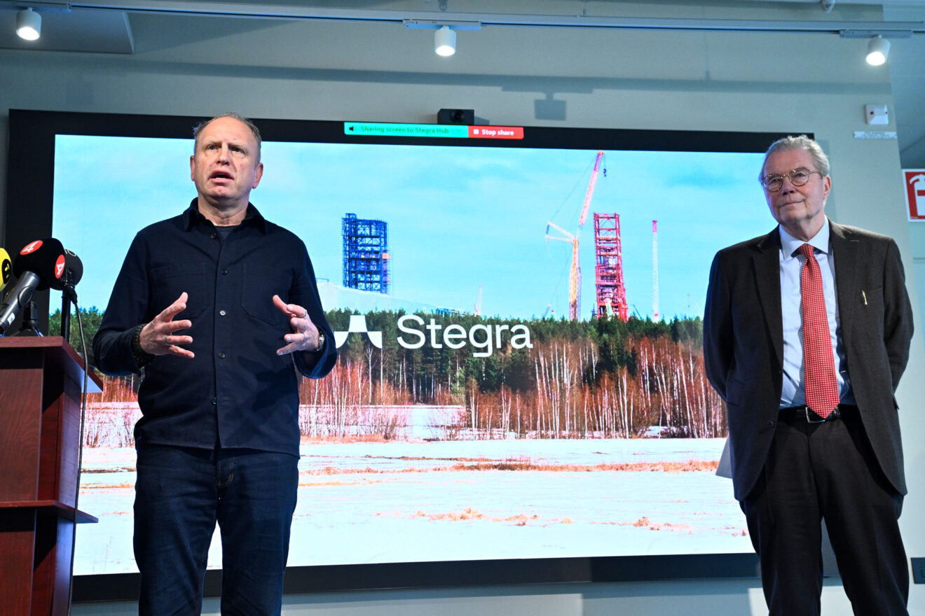 Stegras vd Henrik Henriksson och tilltänkta styrelseordförande Leif Johansson, under en pressträff med anledning av att Wallenberg Investments går in med 1,4 miljarder euro i ståltillverkaren. Foto: Fredrik Sandberg / TT