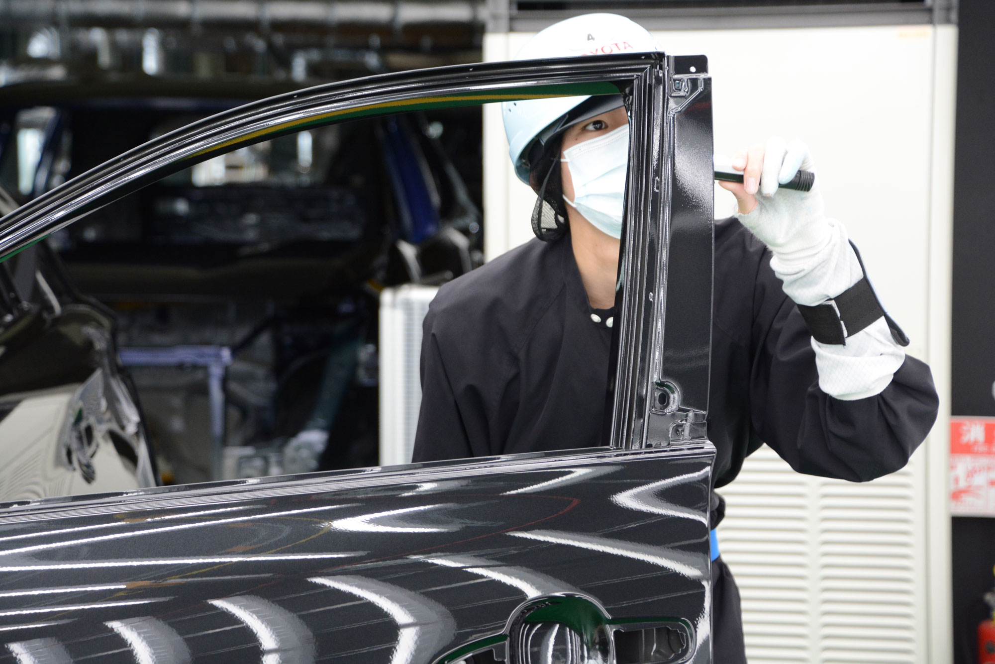 Arbetarna på Toyotas japanska fabriker jobbar två- eller treskift. Knappt åtta timmar per pass. Foto: Toyota press