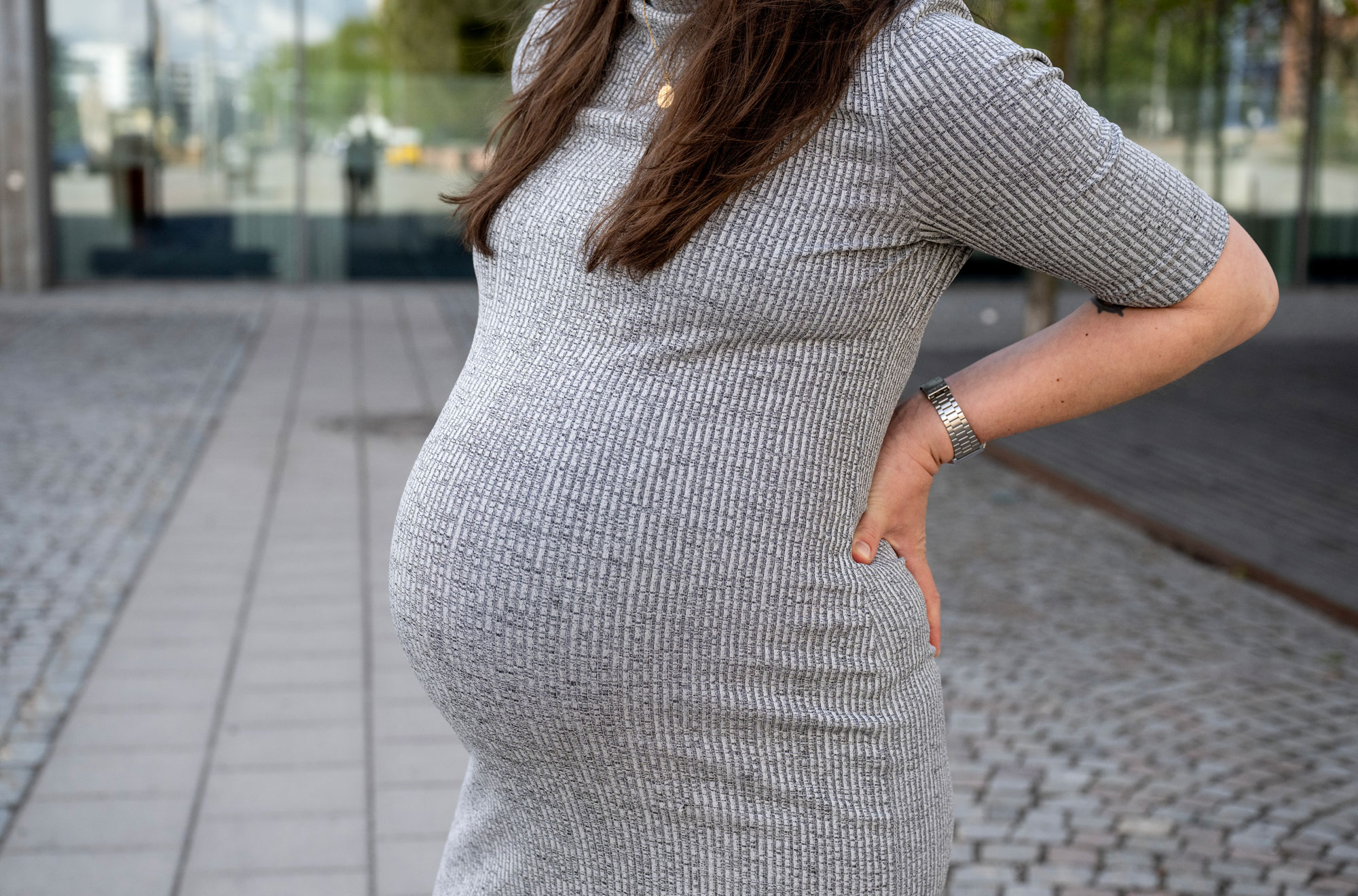 Att bli gravid inom industrin innebär att man kan bli omplacerad direkt. Något som får konsekvenser om graviditeten plötsligt avbryts. Foto: TT (genrebild)