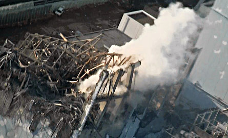 Den förstörda reaktorn Fukushima 3 på en bild från Tokyos energibolag. Foto: AP/KYODO NEWS