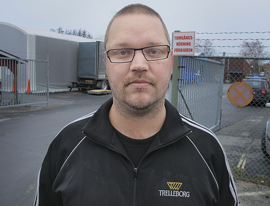 Arbetsgivarnas bud på 0,7 procent första avtalsåret är ett skämt, säger Jesper Hill, IF Metallklubben på Trellborg Industrial Products i Örebro. Foto: HARALD GATU