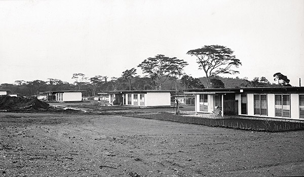 Ett av de stora malmloken son transporterade malmen från gruvan i Nimba till malmhamnen i Buchanan. bilden är från 1963. Foto: SCANPIX