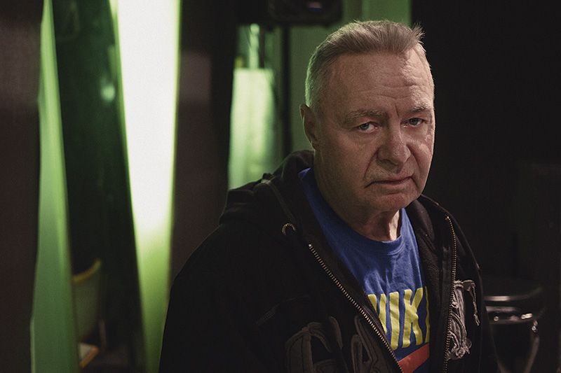 Kör hårt. Vid 70 års ålder spelar Jerry Williams fortfarande veteranhockey med AIK och Solna HC. Foto: HÅKAN ELOFSSON