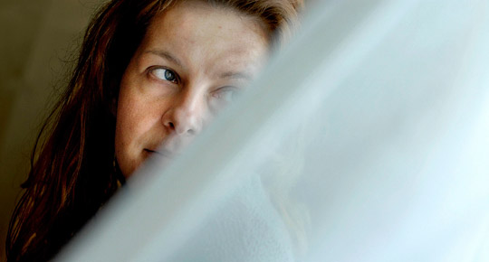 Neko Case – som beskrivits som en blandning av gamla countrydrottningen Patsy Cline och Velvet Underground-sångerskan Nico – gläntar på dörren till barndomen på ett ett av höstens starkaste album. Foto: JUREK HOLZER