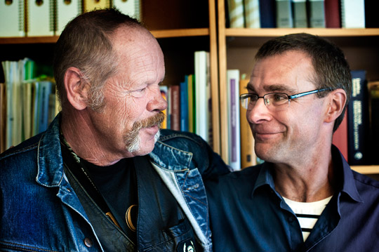 Värd en tårta! Tack vare Mattias af Malmborg på LO-TCO Rättsskydd fick Tony Lind efter lång kamp rätt till hel livränta. ”Killen ska ha en DA-tårta”, tänkte Tony och ringde redaktionen. Foto: SUSANNA FORSELL