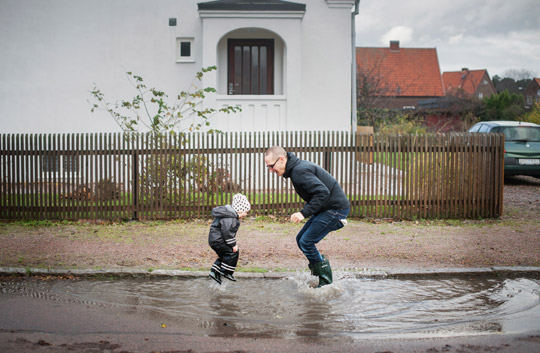”Jag har en väldigt bra relation med henne.” säger Daniel. ”Jag tror att man kan få det även om man inte är pappa-  ledig, men det kan ta längre tid.” 	 Foto: THEO ELIAS