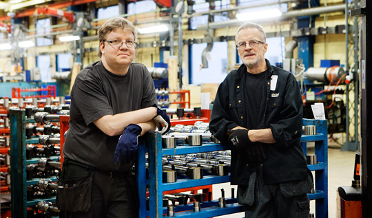 ”Vi blev utpressade”, säger Bengt Lundgren och Lennart Sjöström på Ålö Cylinder som hösten 2012 kände sig tvingade att skriva på ett avtal om minskad arbetstid och lägre lön.  Foto: MALIN GRÖNBORG